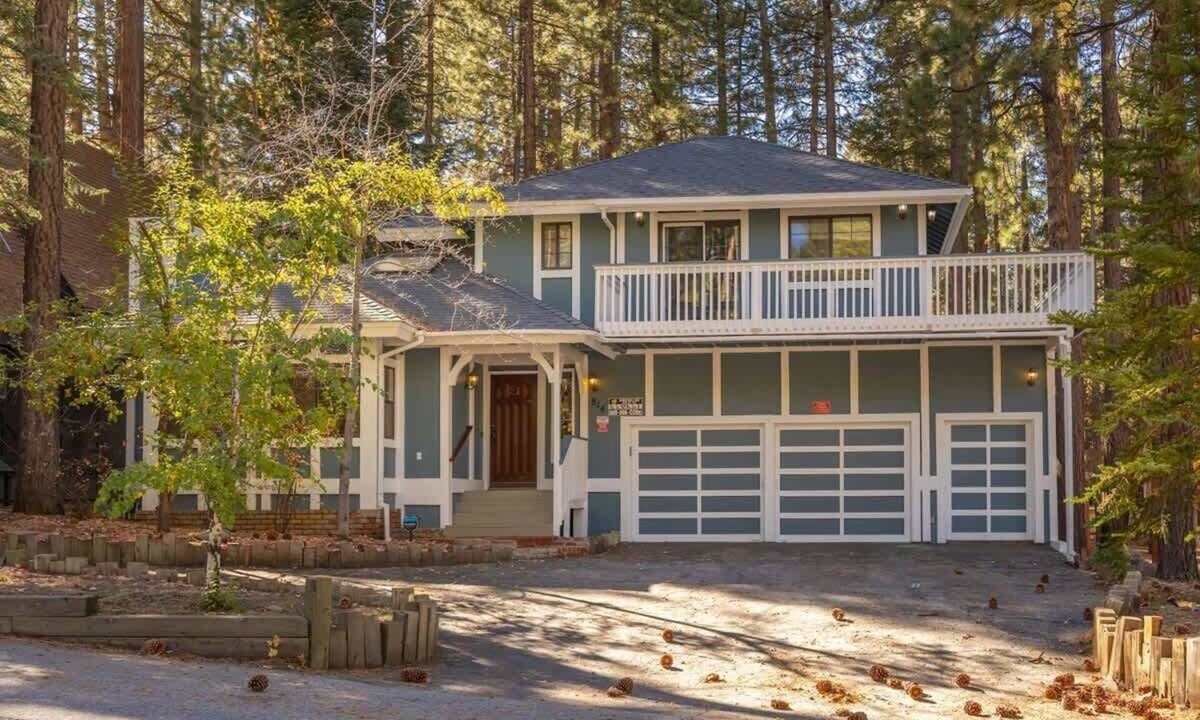 Summit Estates Cabin | Indoor Spa! Steps to Snow Summit. Fireplaces. BBQ