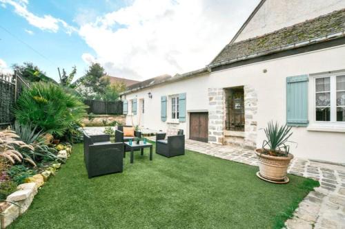 Barbizon House | INSTANT FLEURY: maison de caractère, jardin secret