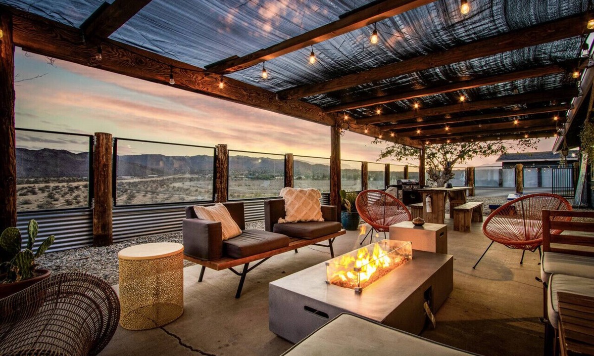 Joshua Tree House | INTRVL Outpost: Pickleball Court, Hot Tub & Outdoor Cinema