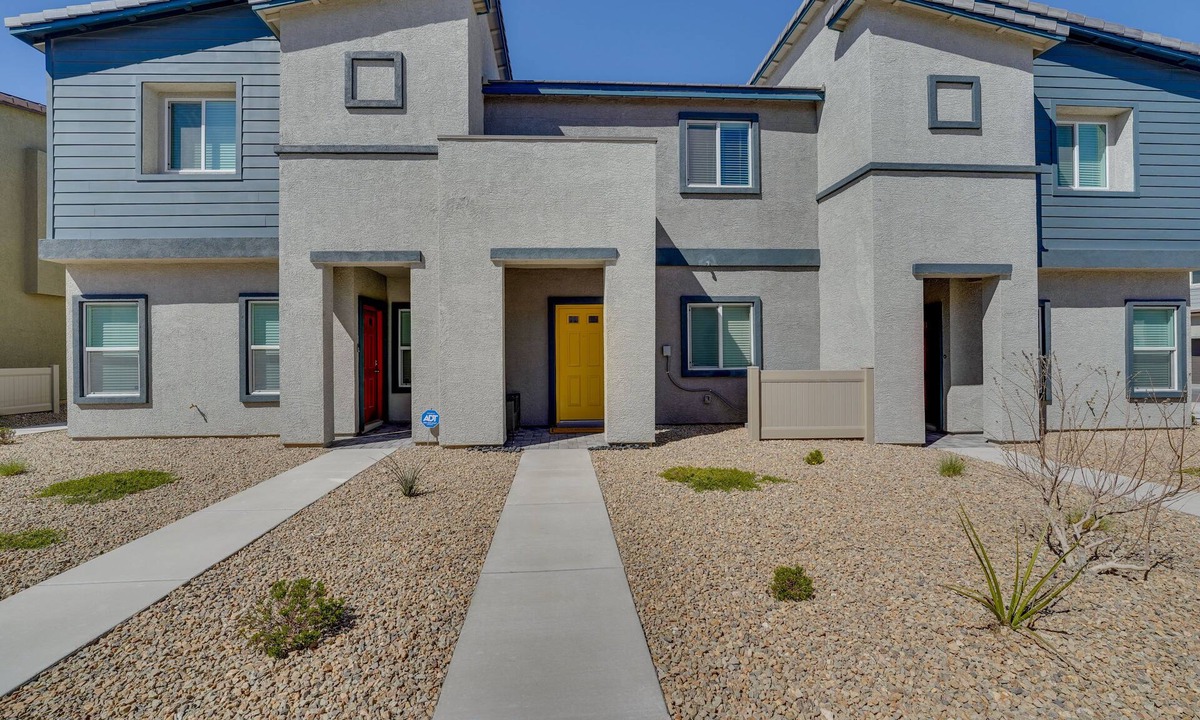 Henderson House | Inviting Henderson Townhome w/Community Pool!