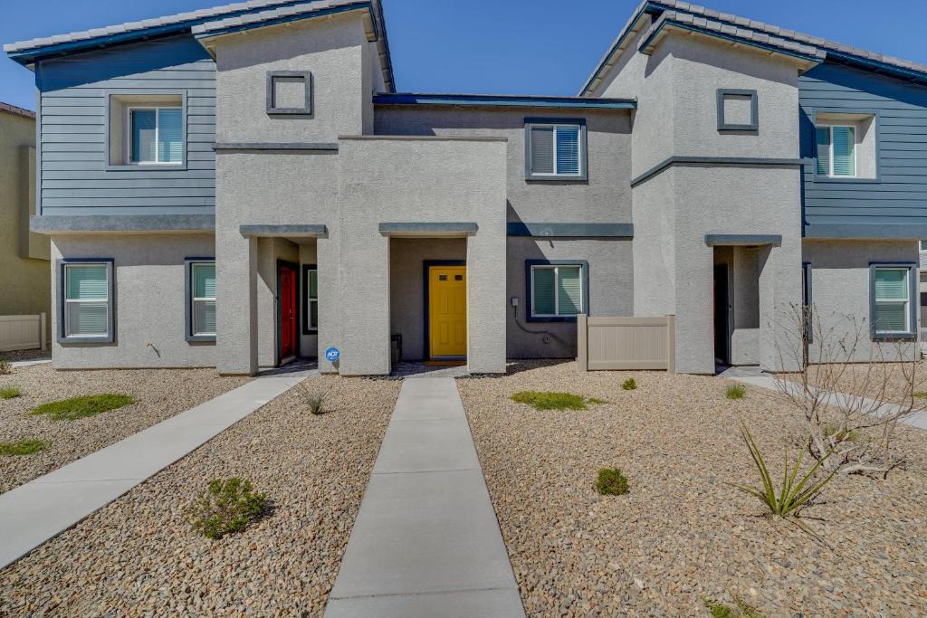 Henderson House | Inviting Henderson Townhome w/Community Pool!