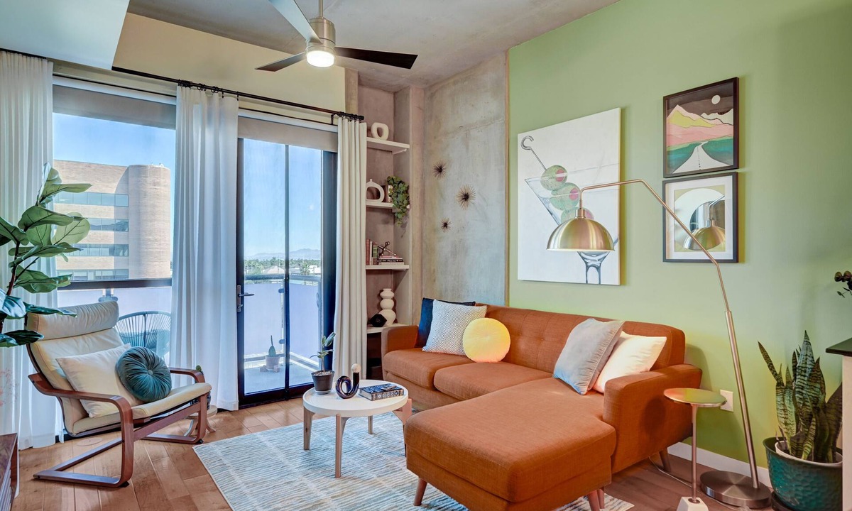 Downtown Las Vegas Condo | JUHL a modern downtown Vegas condo - balcony+pool+gym+rooftop