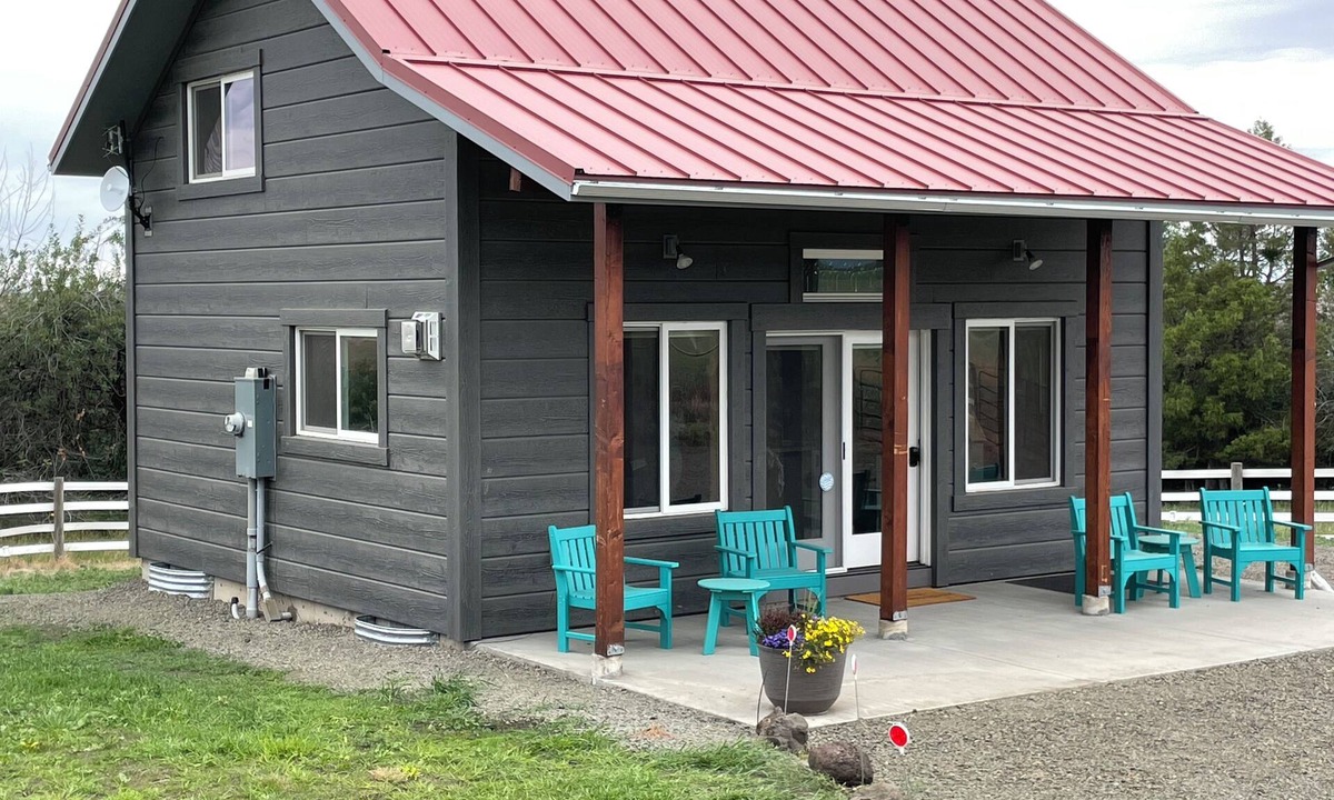 Enterprise Cabin | Juniper Cabin. Private cabin with majestic views and clear stargazing dome!