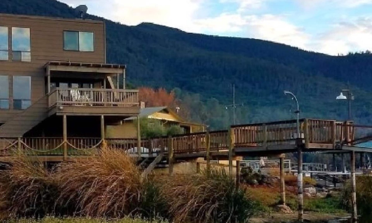 Soda Bay House | KELSEYVILLE LAKEFRONT LUXURY! 3 STORY, 3 BR/2B PRIVATE DOCK next to hot springs