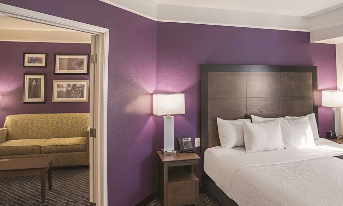 Woodlands Village House | King Bed Non-Smoking ADA Room at La Quinta Inn by Wyndham Flagstaff