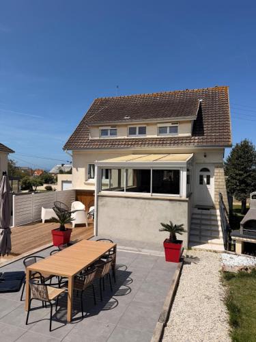 Grandcamp-Maisy House | La Terrasse Cottage for 8 people - Beach and shops within walking distance