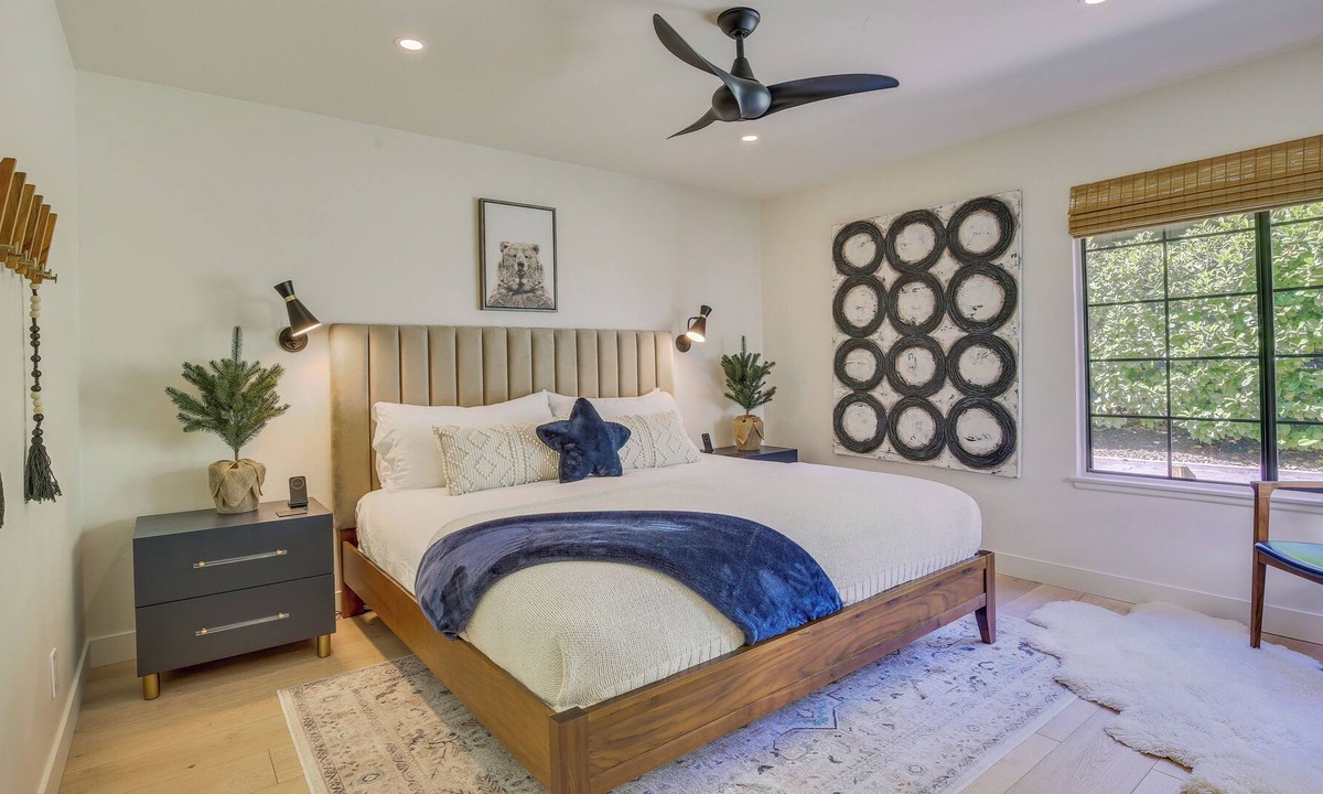 Lake Arrowhead Condo | Lake Arrowhead Condo w/ Community Pool & Fireplace