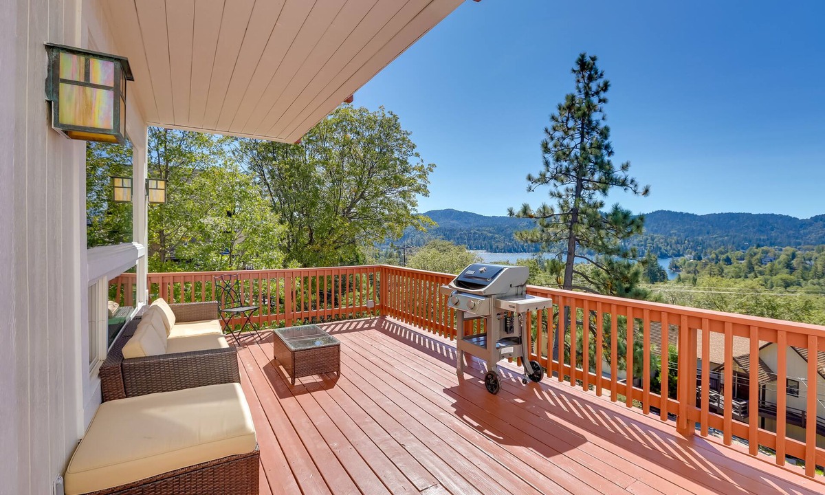 Lake Arrowhead House | Lake Arrowhead Home w/3 Decks & Stunning Views!