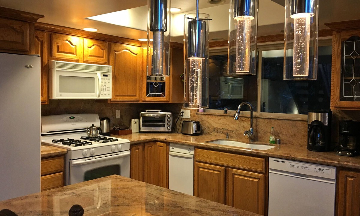 Meadow Bay House | Lake Arrowhead Oasis, relaxing 5 Bed & 4 Bath + Loft, Game Room, Family friendly