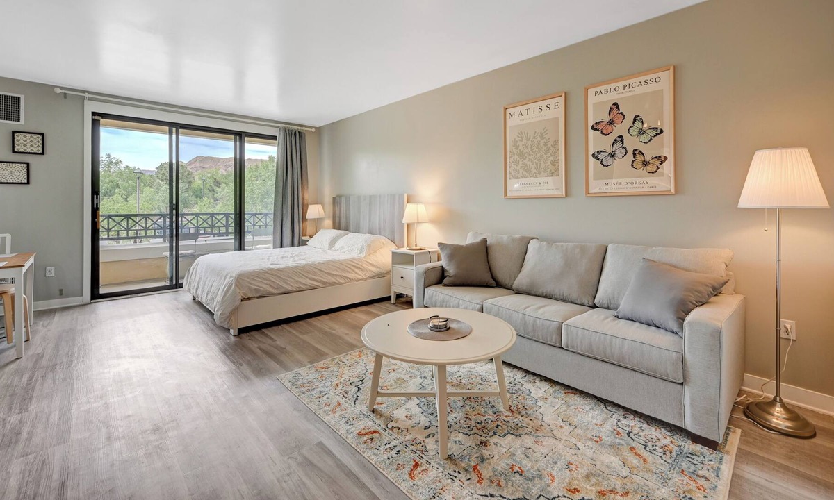 Lake Las Vegas Apartment | Lake Las Vegas. *NEW* Modern Studio + pool & lake!