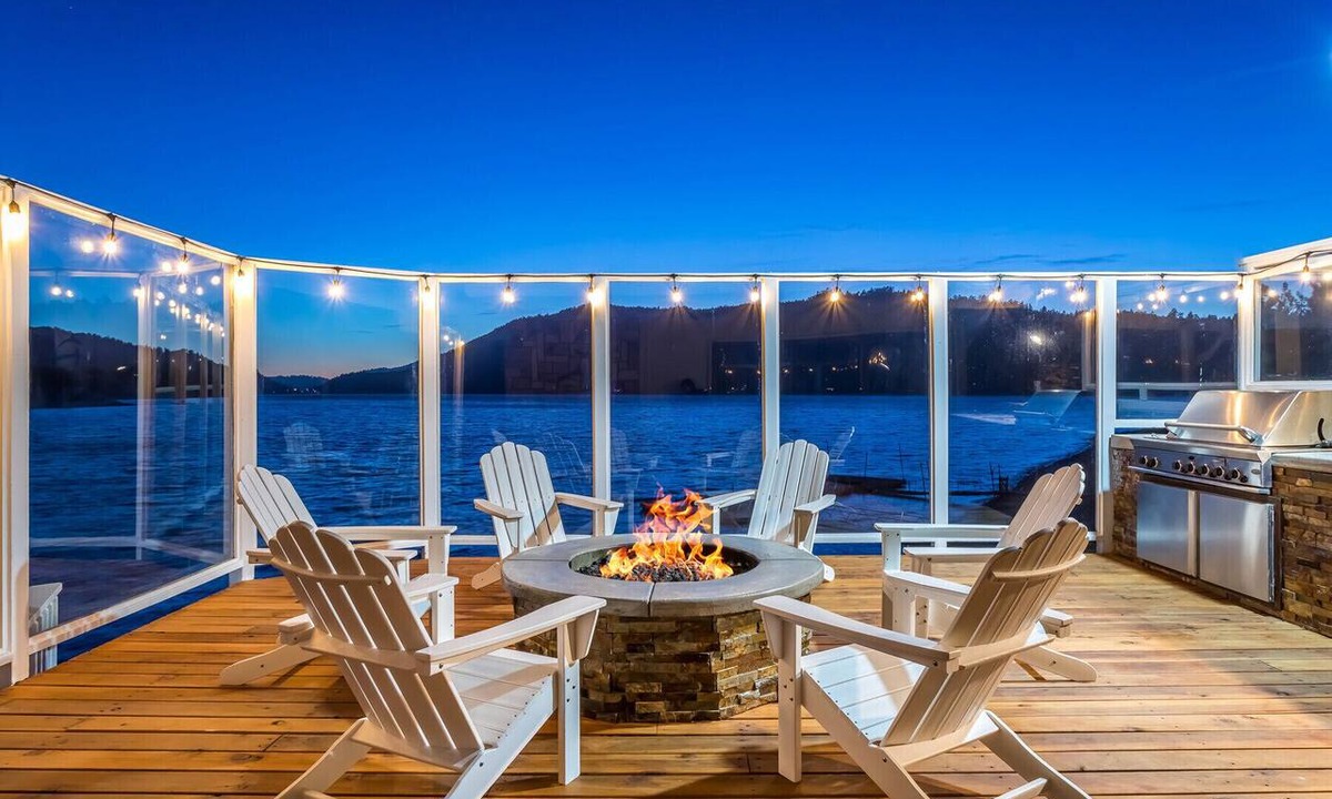 Big Bear Lake House | Lakefront Retreat: Mountains, Hot Tub, Dock, Kayaks. Breathtaking Sunset Getaway