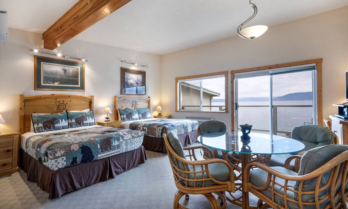 Polson Condo | Lakefront Studio with views!