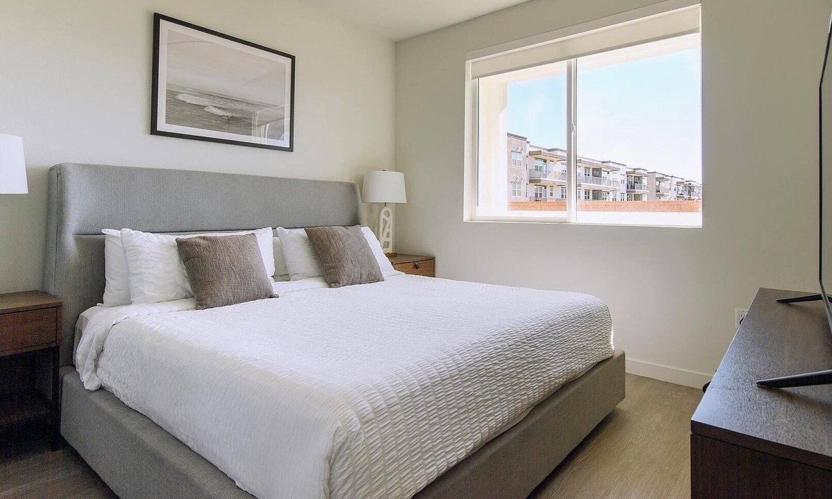 Rhodes Ranch Apartment | Landing | Amazing 2BD, Clubhouse, Courtyard