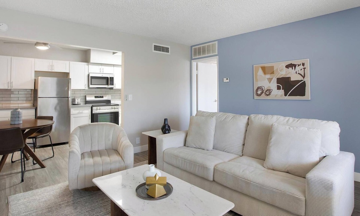 Rancho Oakey Apartment | Landing | Chic 1BD, Gym