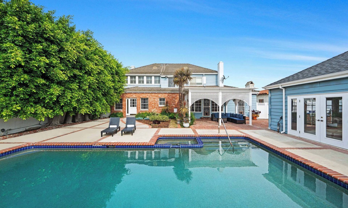 Pico - Robertson House | Large Beverly Hills House · Pool & Game Room