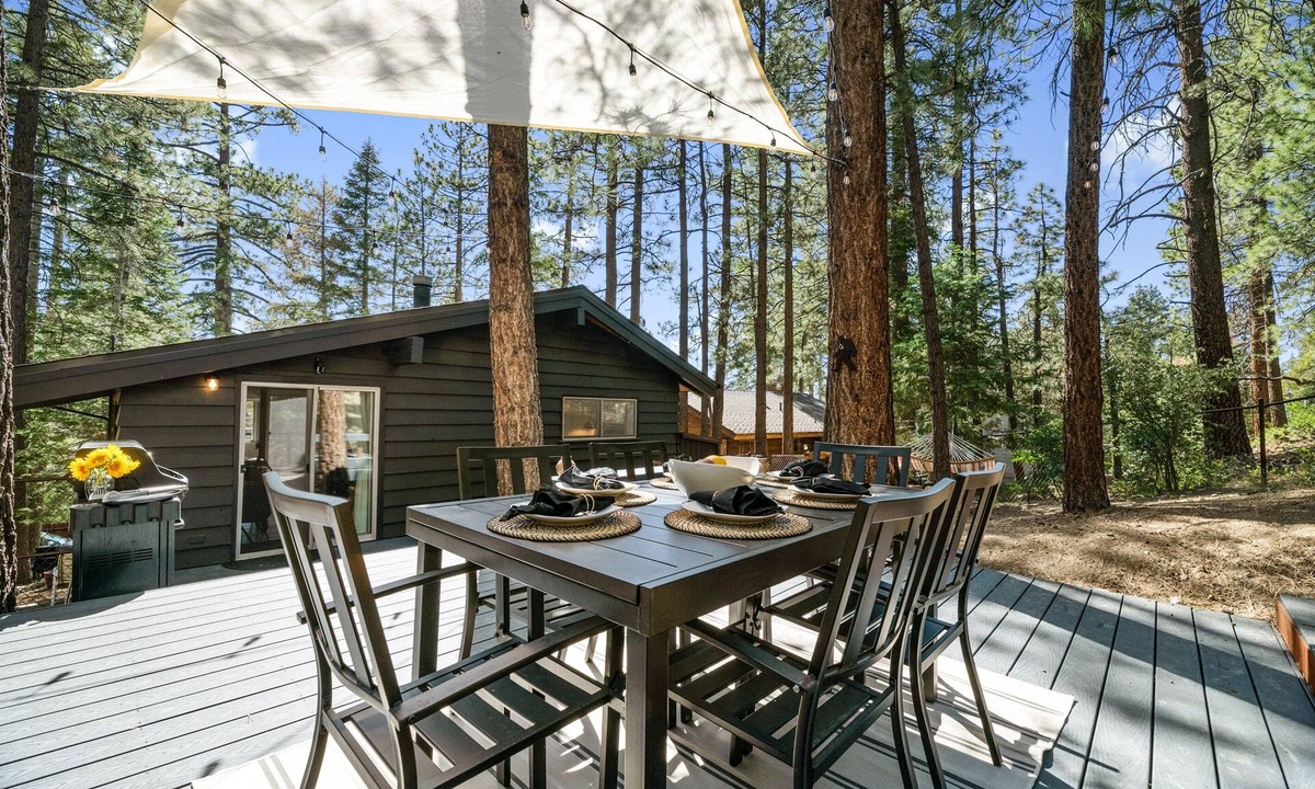 Moonridge Cabin | Large Fenced Yard | Fire Pit | A/C | EV Charger | Mountain View at Antler Inn