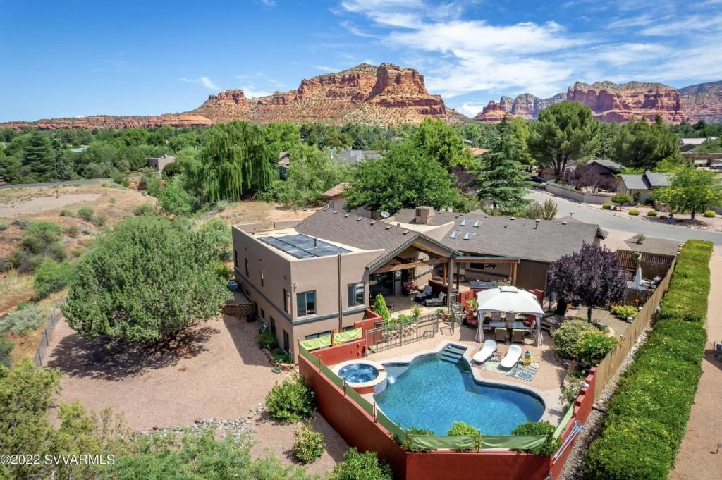 Oak Creek House | Large Sedona Property with Private Pool! 7 Bedrooms!