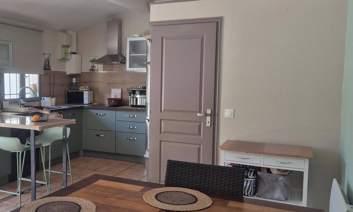 Dammarie Les Lys Cottage | Large studio close to the forest