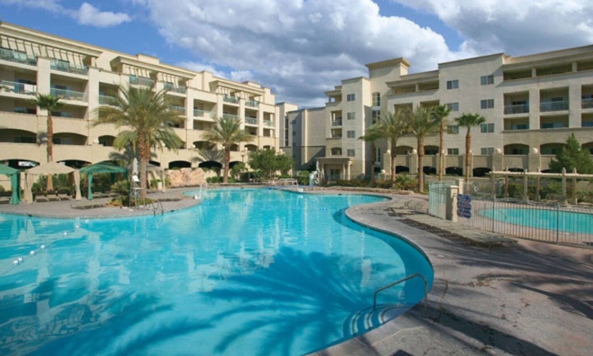 Enterprise Condo | Las Vegas | Friends Vegas Escape | Pool + Hot Tub | 3BR Sleeps 8