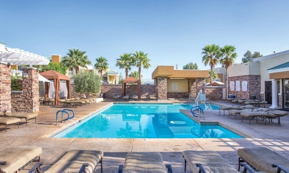 Las Vegas Resort | Las Vegas | Group Vegas Retreat | Pool + Strip | 2BR
