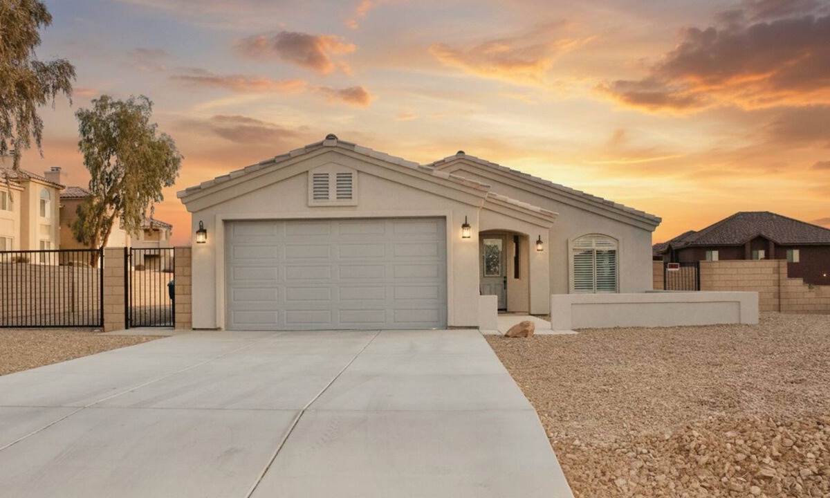 Sunridge Estates House | Laughlin, Lake Mohave, River — Boat & RV Parking & Flat-Top Griddle