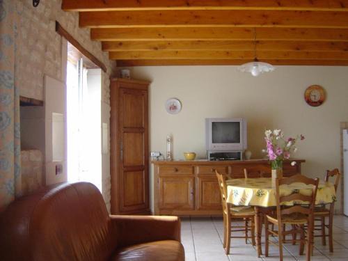 Scorbe-Clairvaux House | Les bois de sapin