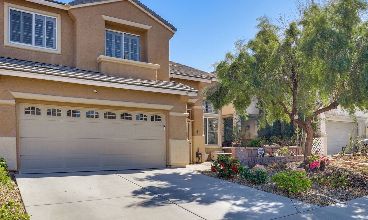 Rhodes Ranch House | Live, Work. Play & Relax | Scenic SW Vegas.
