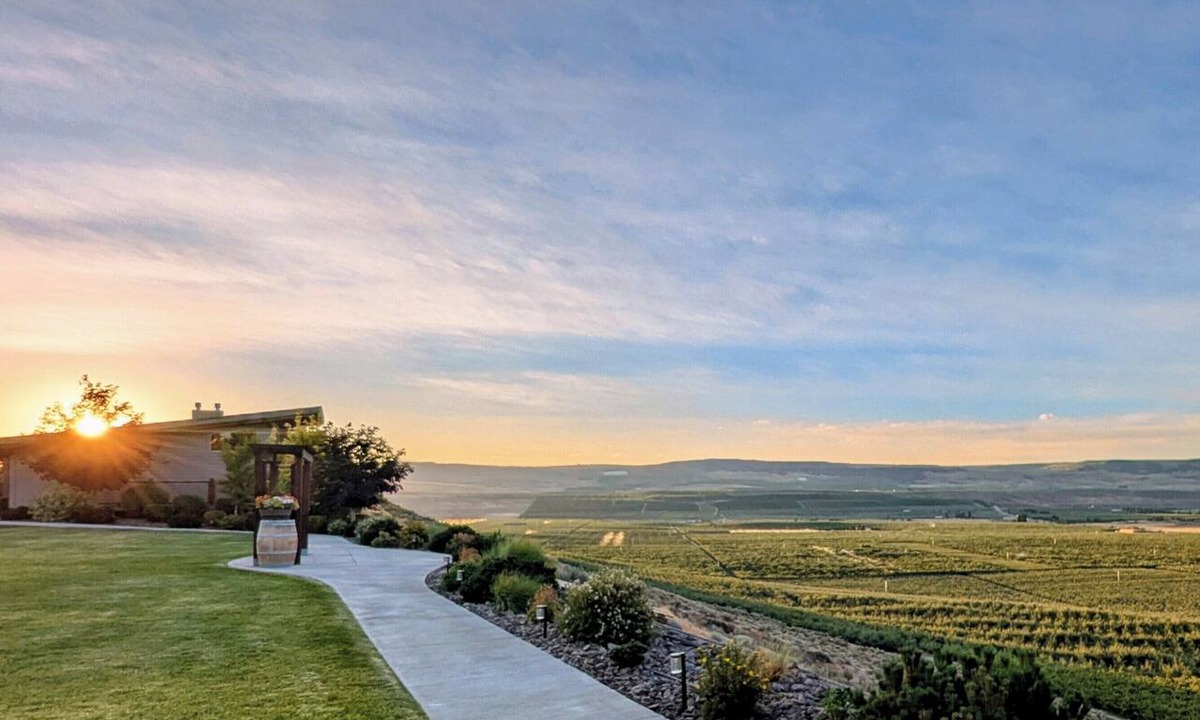 Brewster Cottage | Lone Point Cellars