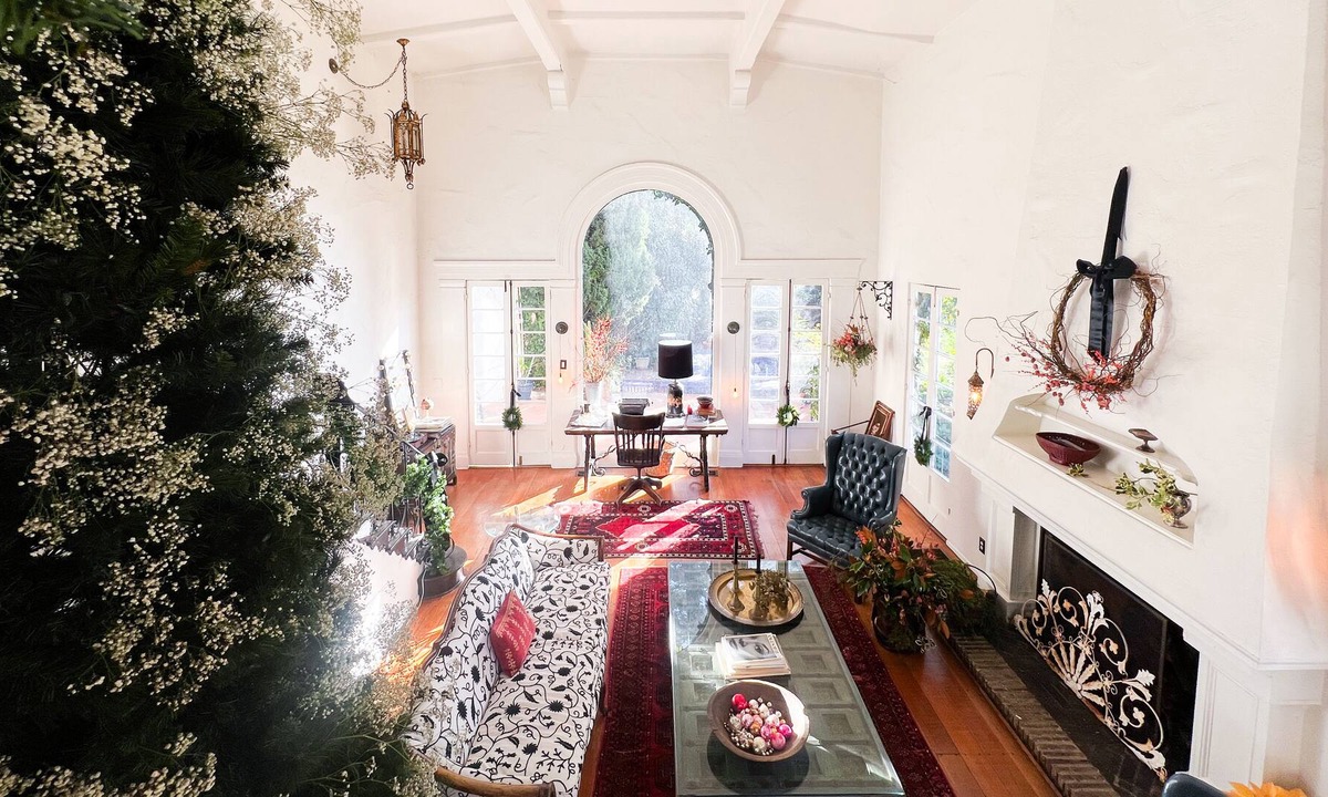 Hollywood Villa | Love Actually inspired Holiday Villa - from Rose & Mortar of "Capturing Home"