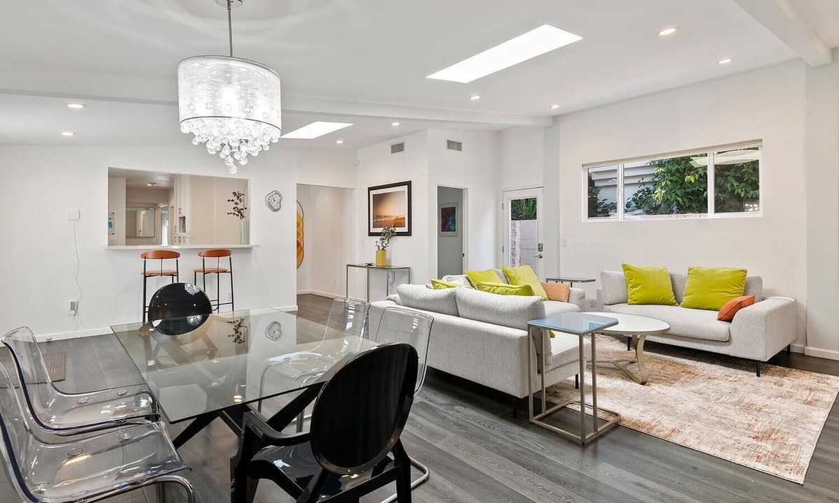 North Hollywood House | Lovely 4 BR North Hollywood Home Near Universal & Hollywood + Patio