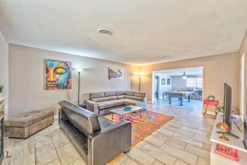 Rancho Oakey House | Lovely house with pool, near the strip!