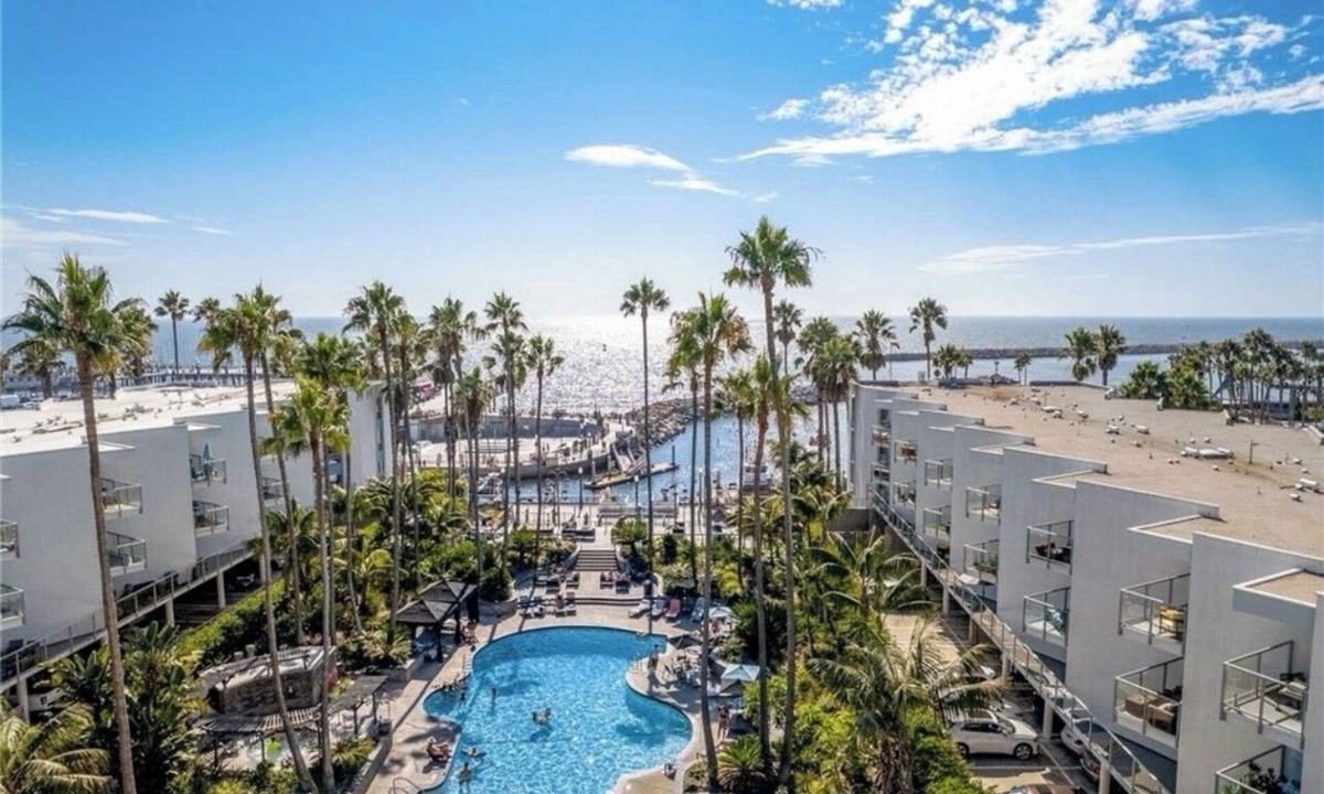 South Redondo Condo | Lovely spacious ocean view 1-bedroom condo.
