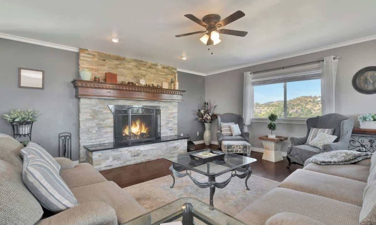 Prescott House | Luella House | Hilltop Views & Basketball
