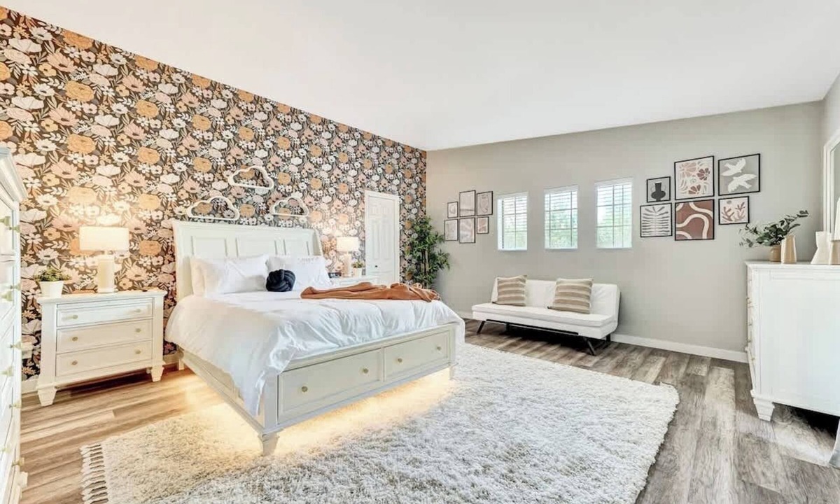 Spring Valley Villa | LUX 7BA/5BA Oasis w/Heated Pool & Spa +huge garden
