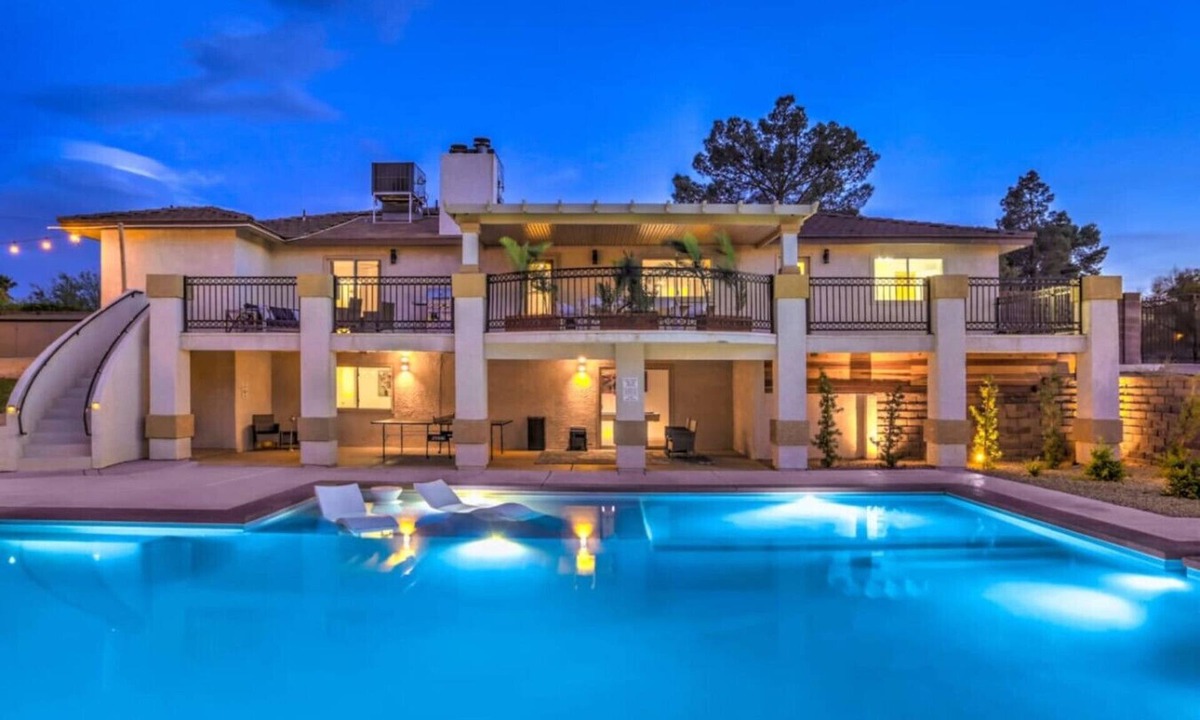 Black Mountain Villa | ༄ Lux Pool Villa-Spa, Sauna, Billiards, Games