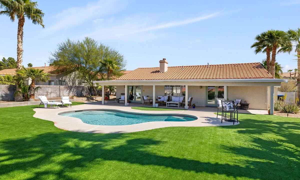 Calico Ridge House | Luxe 3BR Oasis w/Pool + Outdoor Lounge