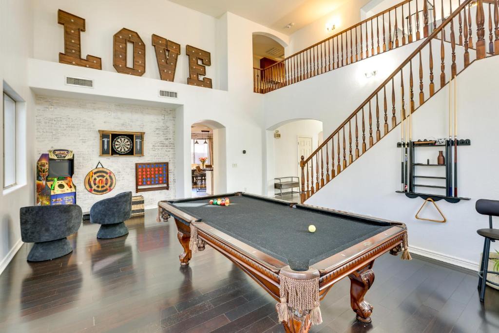 Laveen Meadows House | Luxe Family Home w/Pool, 13 Mi to Dtwn Phoenix!