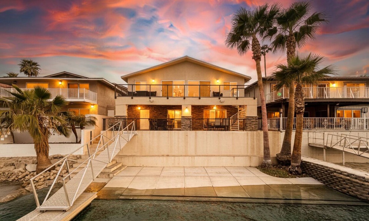 Bullhead City House | Luxe River Home w/Private Dock, River Access & Beautiful Views!