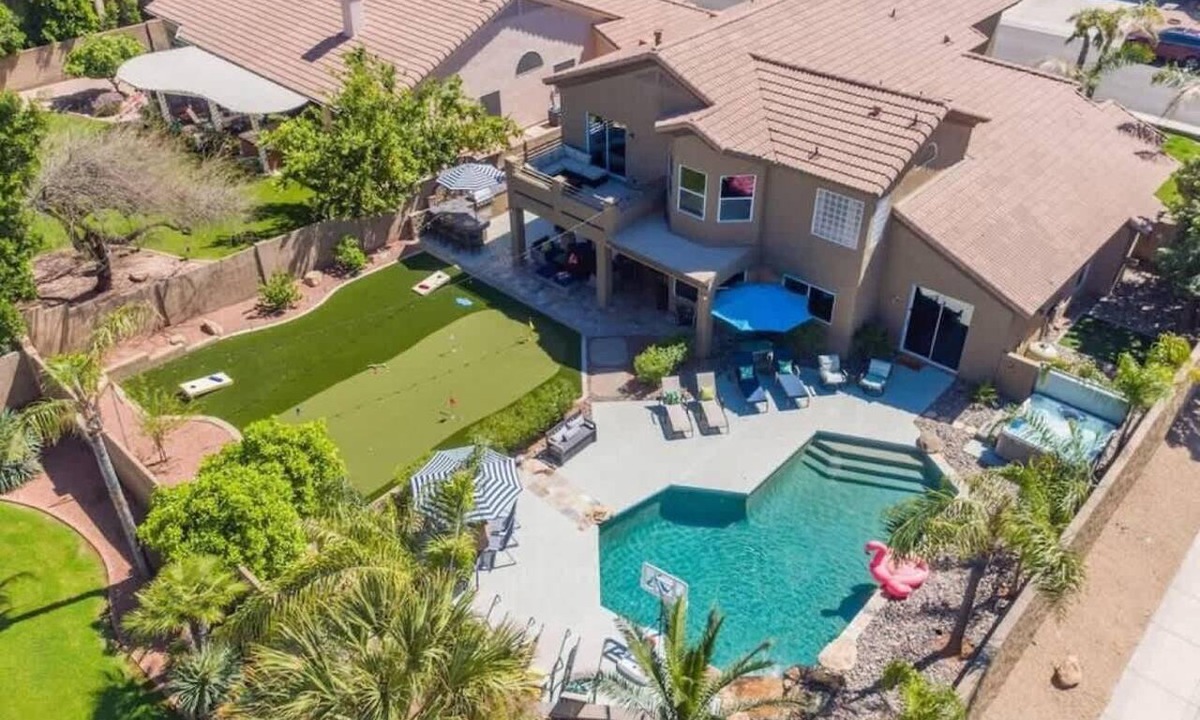 Arabian Crest House | Luxurious All In 1+HtdPool+HotTub+ArcadeGames+More