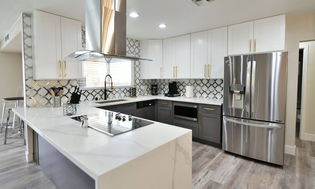 Las Vegas House | Luxurious Paradise in Vegas W/ Private Pool & Spa