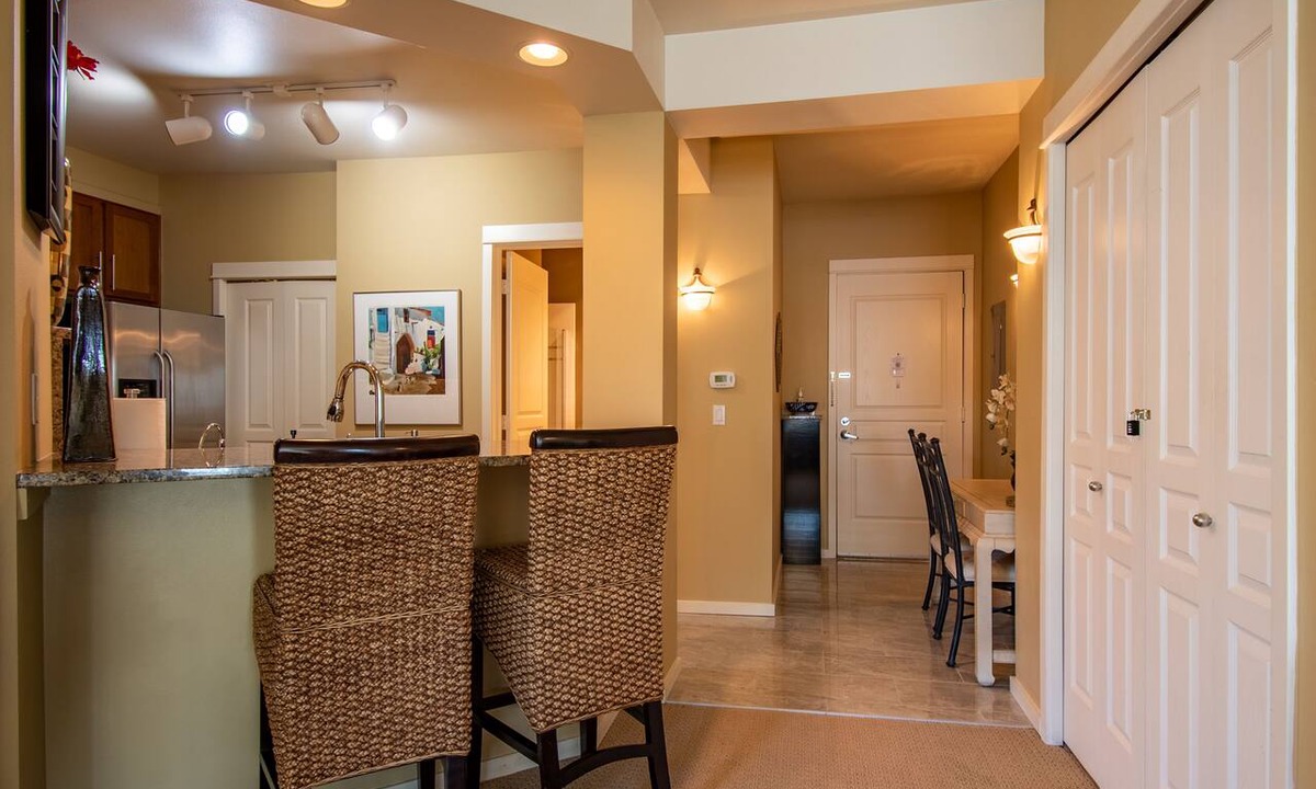 Belltown Condo | Luxurious Waterfront Penthouse 2BR/2BA + Parking!