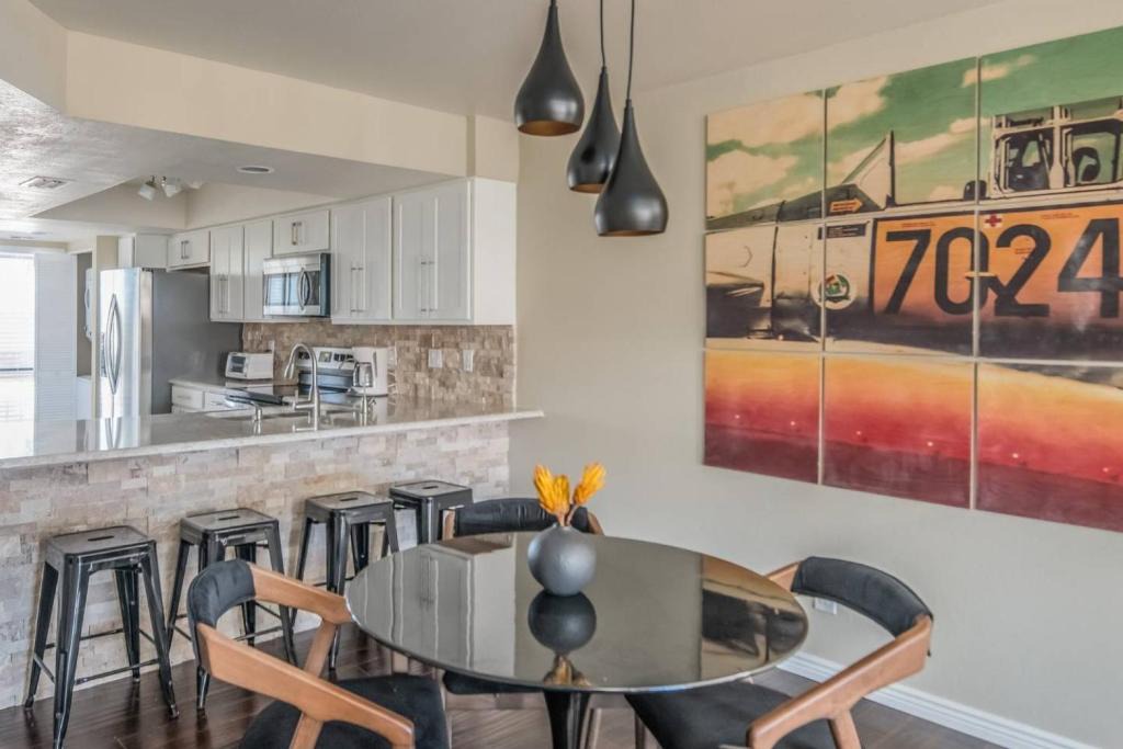 McCormick Ranch Apartment | Luxury 2BR in Scottsdale #235 by WanderJaunt