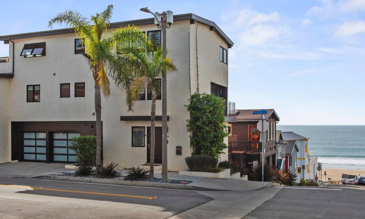El Porto House | Luxury 4BR 3.5BA Manhattan Beach Ocean View Home + Elevator, AC, Steps to Beach