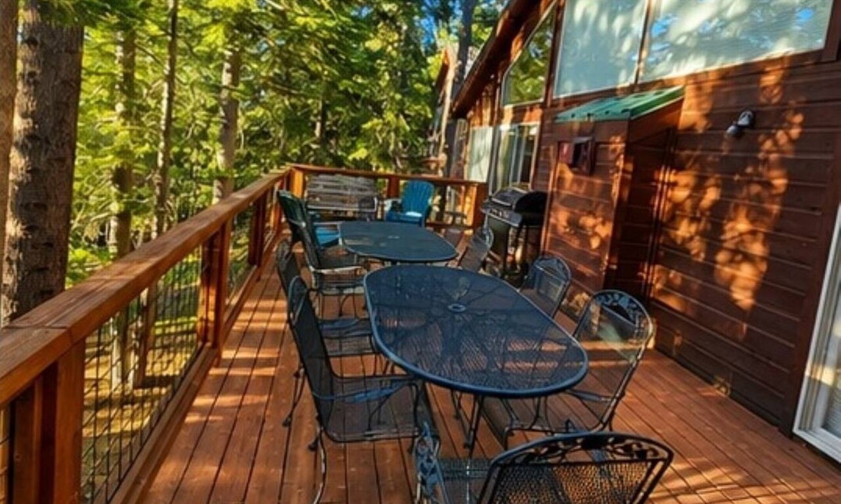 Truckee House | Luxury cabin close to Donner Lake. Great for families! Up to 6 adults only