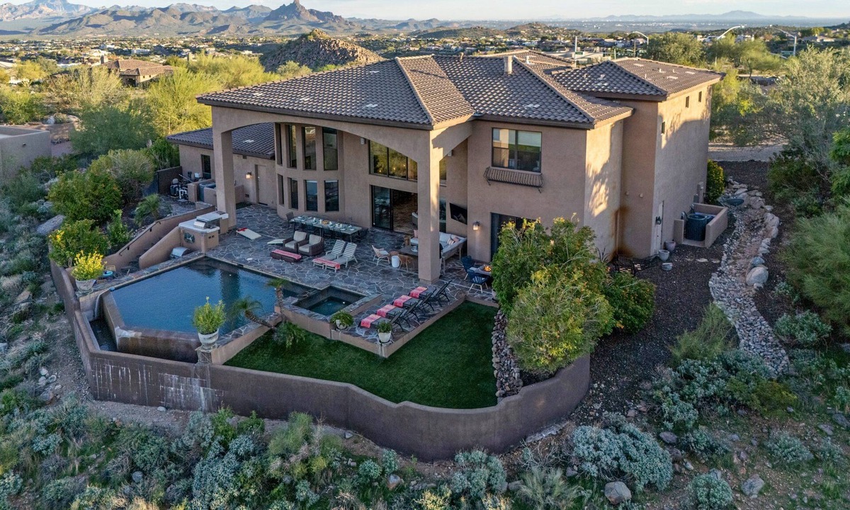 Fountain Hills House | LUXURY Fountain Hills, VIEWS, Infinity Edge Pool, Hot Tub, Sleeps 16, Golf