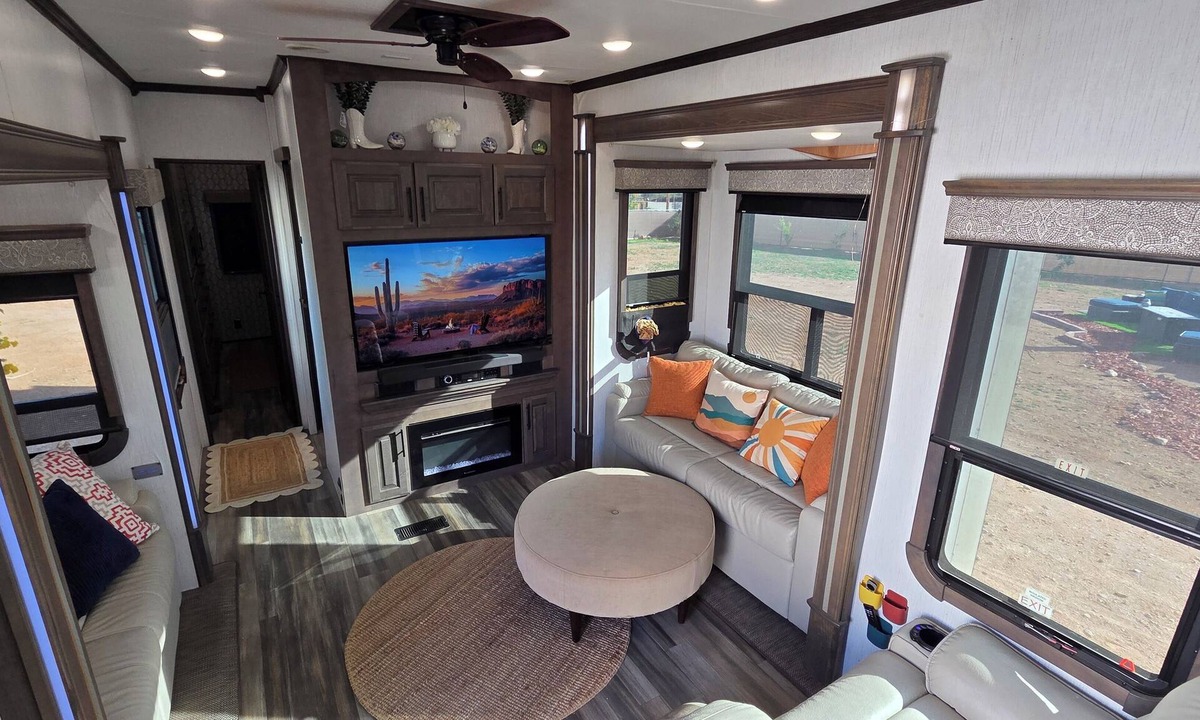 Palm Springs House | Luxury Glamping Oasis: Superstition Mtns, Views & Nearby Lakes