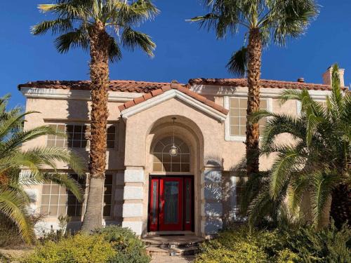 Desert Shores House | Luxury Las Vegas Retreat in 5BR House with Pool