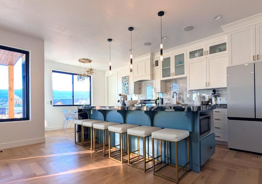 Torrey Villa | Luxury Modern 4 Bedroom House Near Capitol Reef NP Sleeps 10