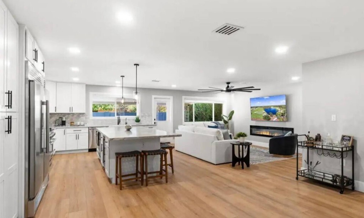 Rural-Geneva House | Luxury Pool House mins to ASU with BBQ + Bar, 4 bedrooms, 3 bathrooms Sleeps 10