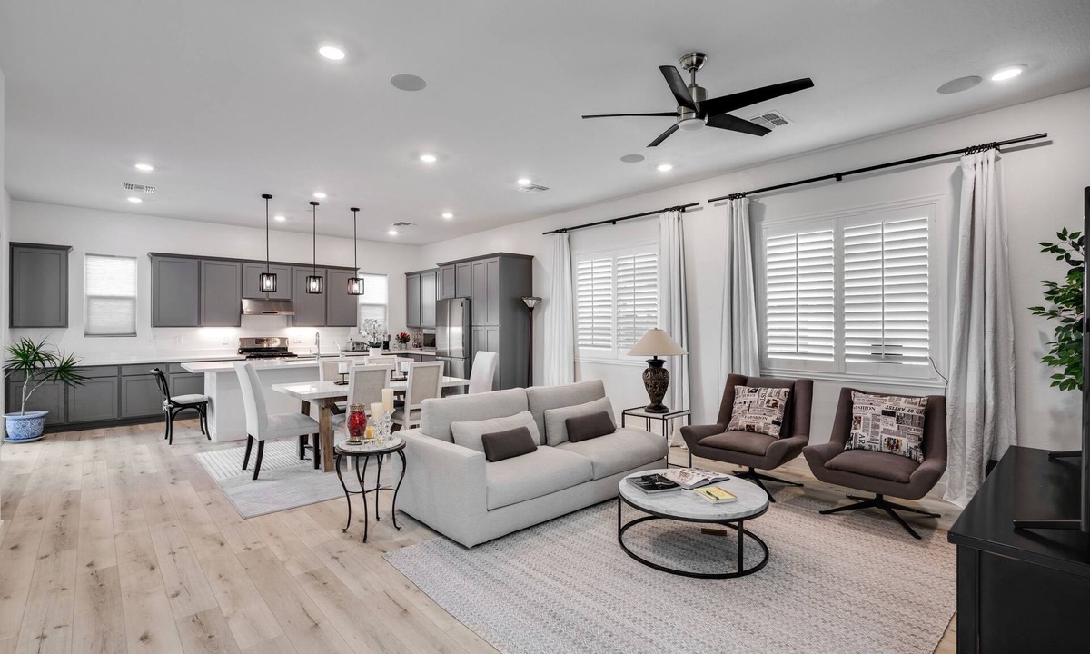 Peoria House | Luxury RH Furnished-Modern Home-Super Clean -All 10 stars review-Great Location